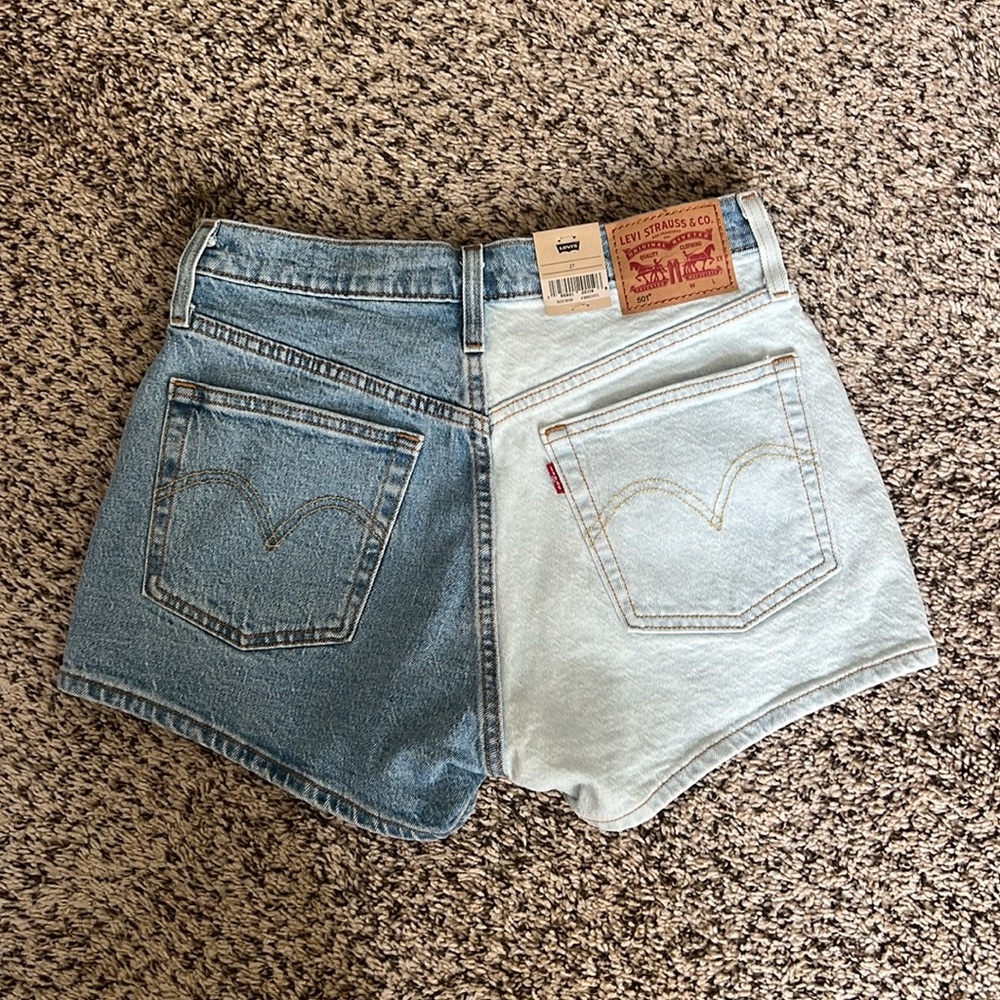 NWT Levi's 501 two tone denim shorts. Size 27 - Picture 2 of 8